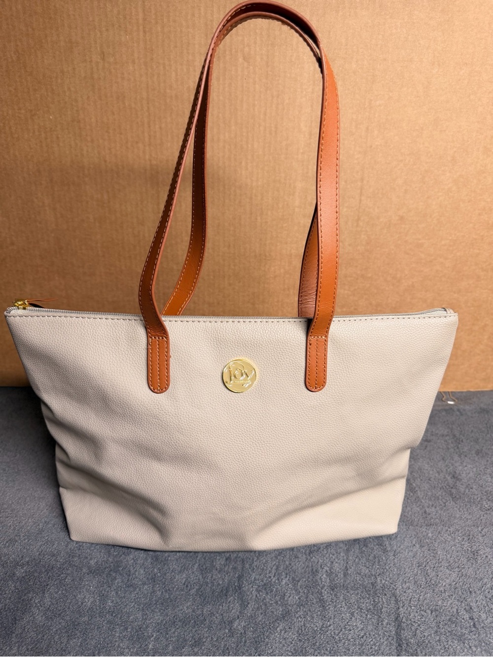 Joy Mangano Taupe Pebbled Leather Tote Bag Brown Handles Gold Logo - Picture 3 of 9